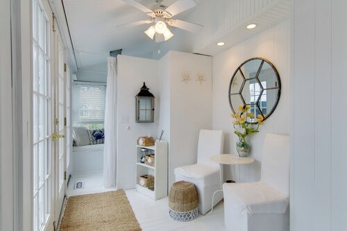 'chincoteague Charm' Escape w/ Bikes & Yard Games!