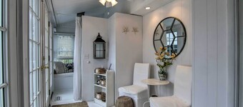 'chincoteague Charm' Escape w/ Bikes & Yard Games!