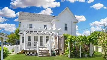 House (4 Bedrooms) | Front of property