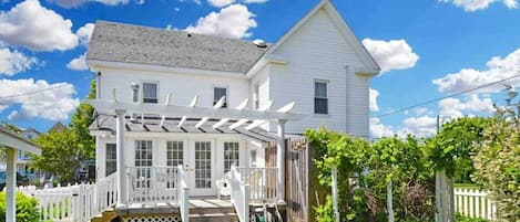 House (4 Bedrooms) | Front of property