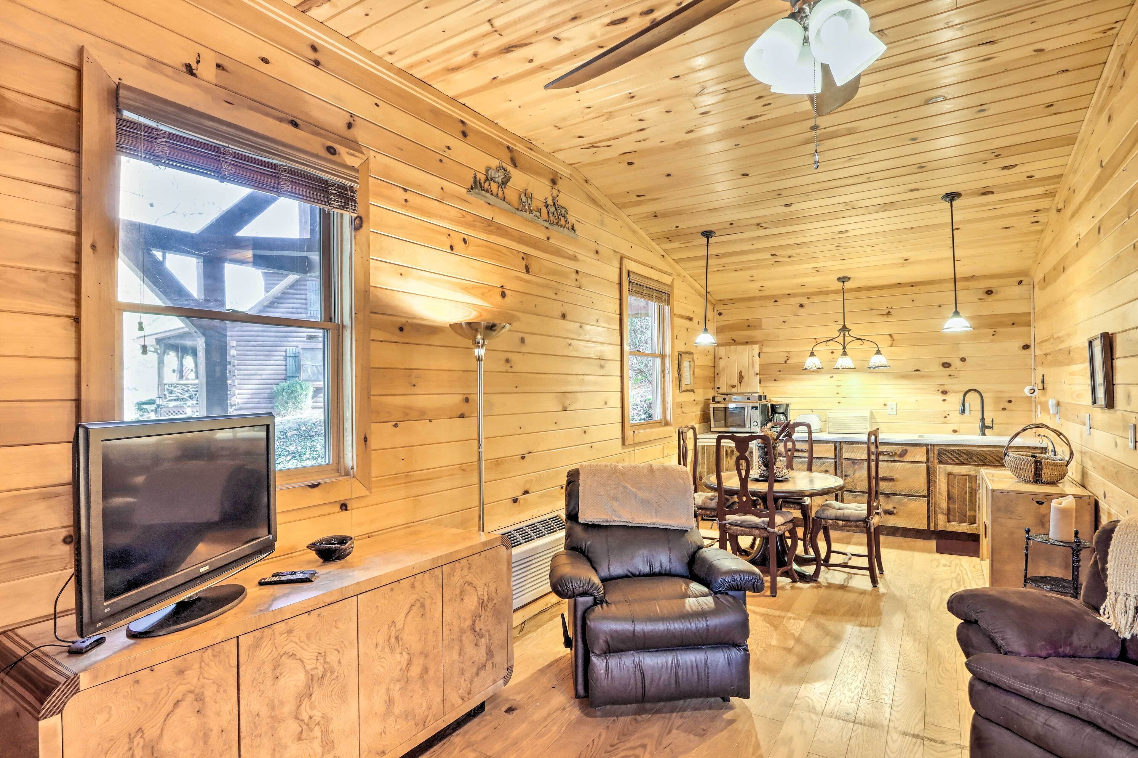 Cozy Cottage in Murphy w/ Large Covered Porch