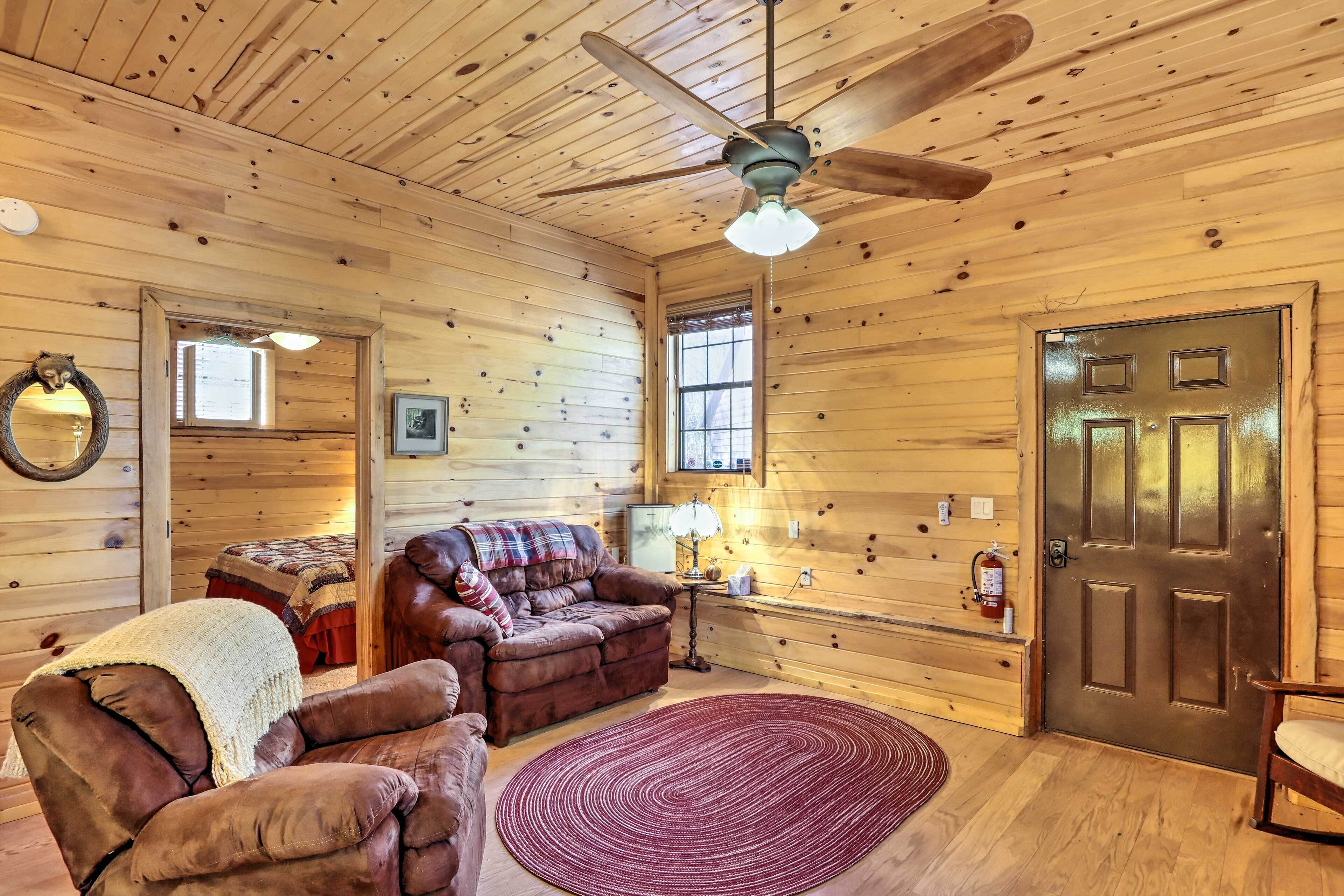 Cozy Cottage in Murphy w/ Large Covered Porch