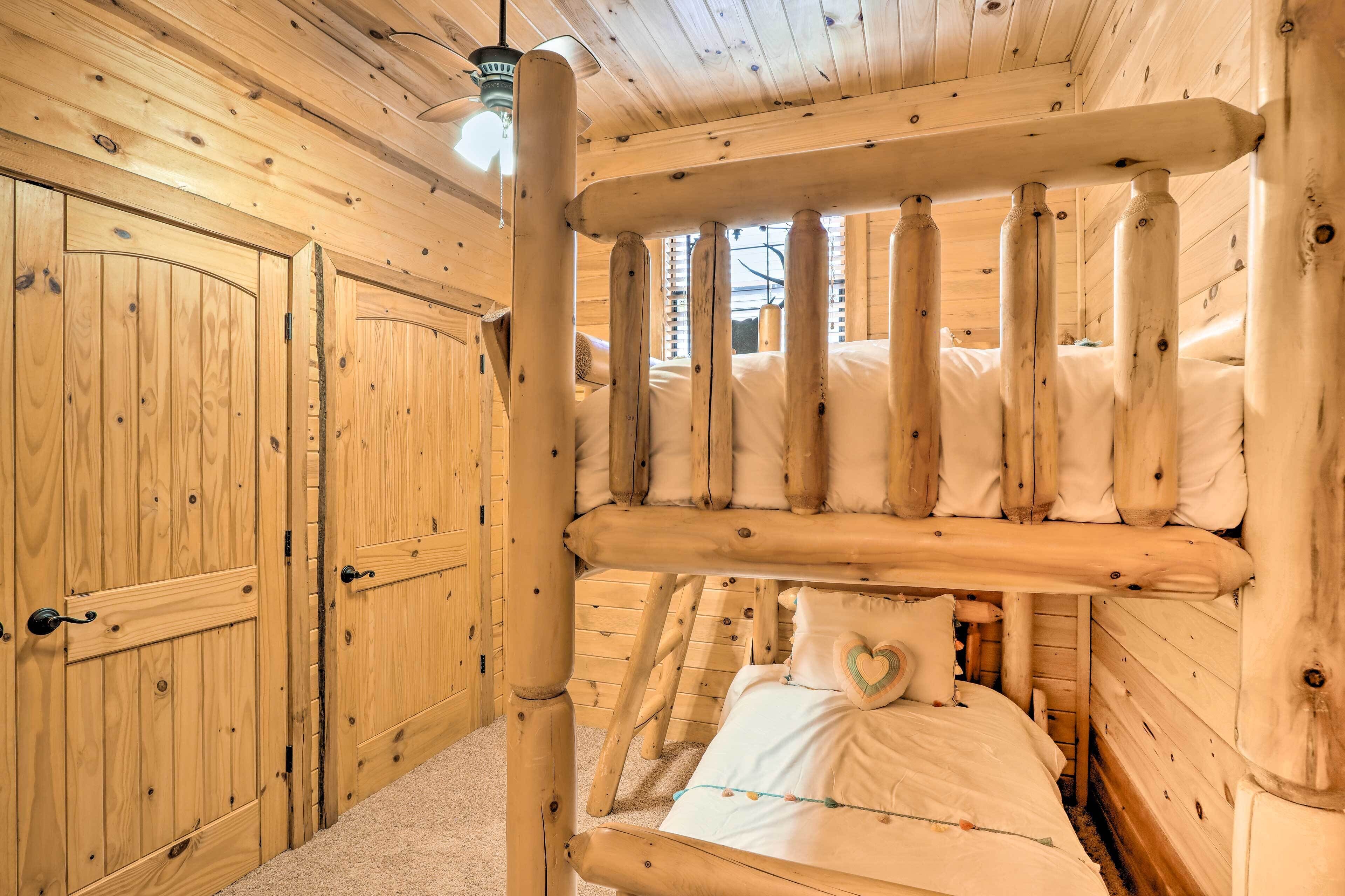 Cozy Cottage in Murphy w/ Large Covered Porch