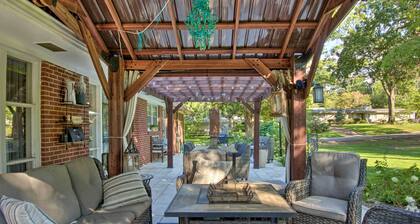 Charming Florence Getaway w/ Fireplace & Grill!