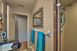 House (3 Bedrooms) | Interior - Charming Florence Getaway w/ Fireplace & Grill! (Florence)