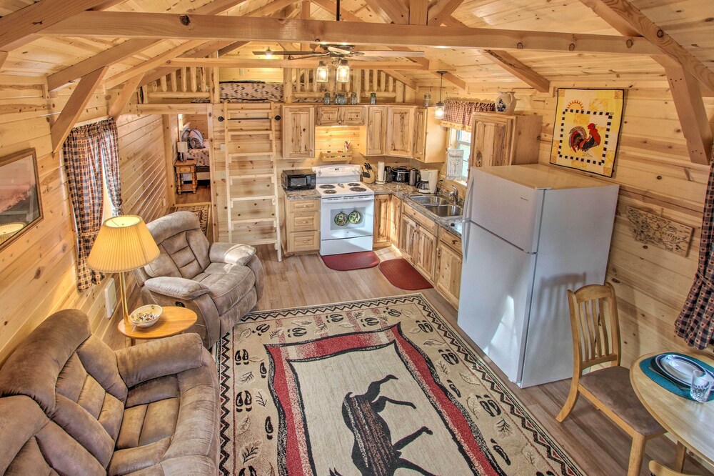 Cozy Augusta Cabin w/ Grill - Walk to Main St