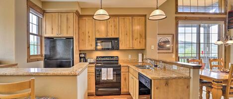 Apartment (2 Bedrooms) | Private kitchen | Microwave, oven, stovetop, dishwasher