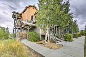 Exterior - 2-story Condo w/ Mtn View, Steps to Ski Lift! (Granby)