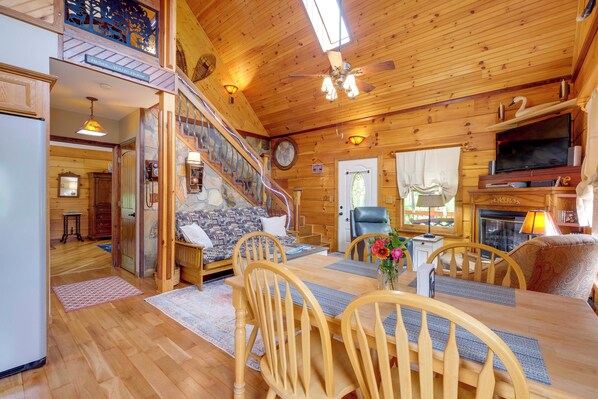 House (2 Bedrooms) | Interior - Lakewood Lodge Escape w/ Fire Pit (Hiwassee)