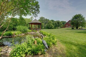 House (2 Bedrooms) | Interior - Lakewood Lodge Escape w/ Fire Pit (Hiwassee)