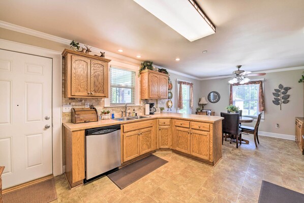 House (3 Bedrooms) | Interior