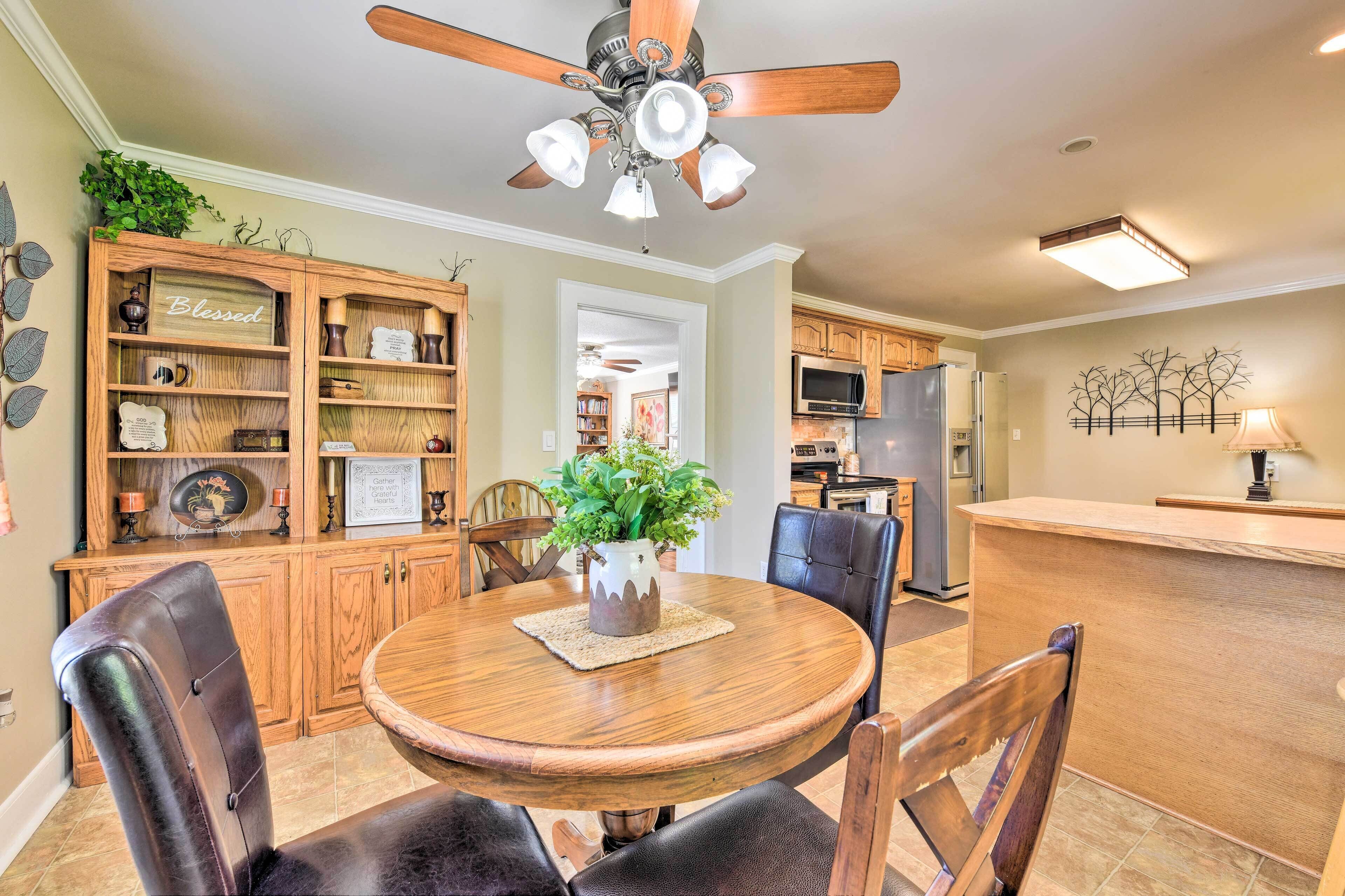 Cozy Belmont Retreat ~ 14 Mi to Dtwn Charlotte!