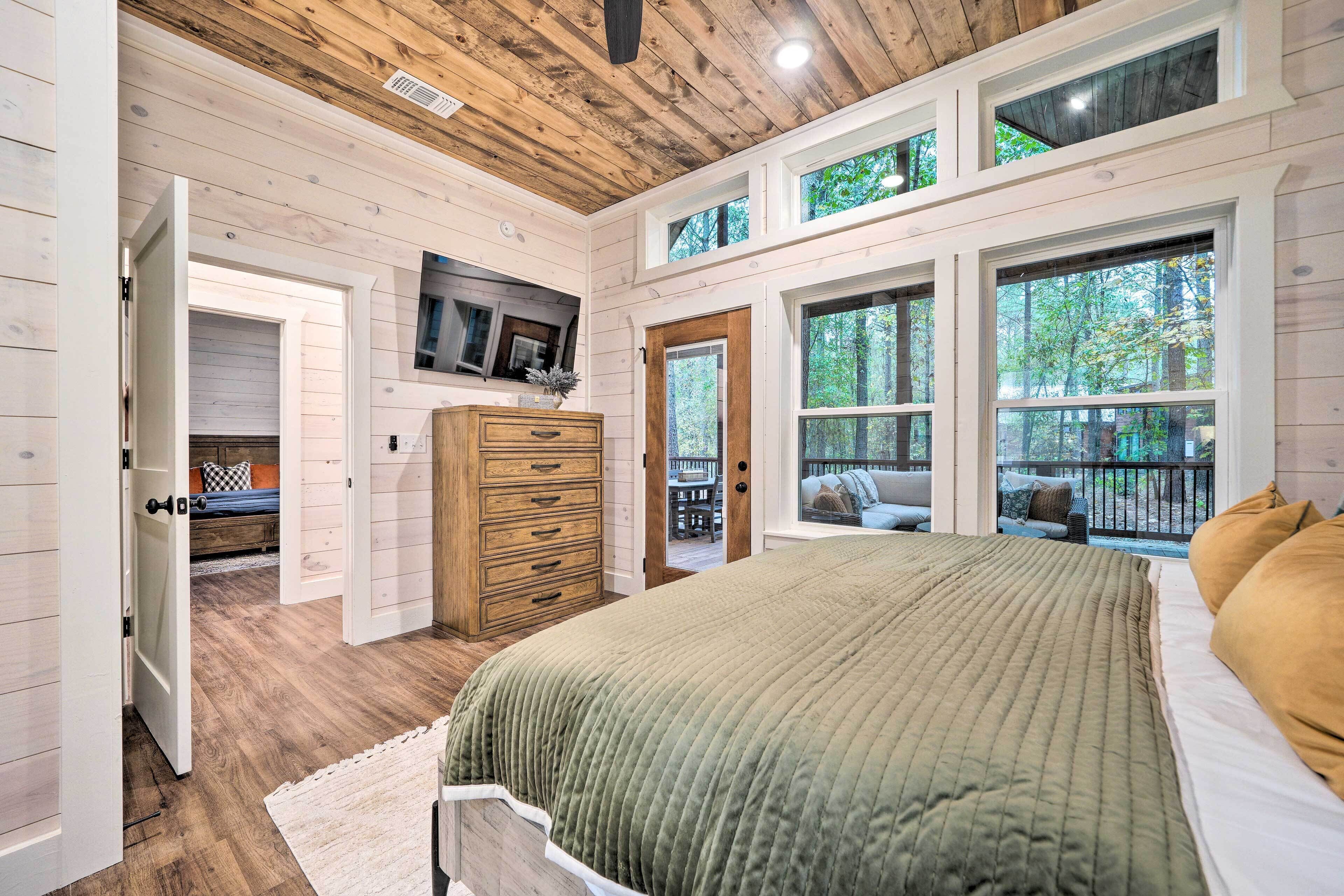 'broken Bow' Cabin w/ Fire Pit & Hot Tub!