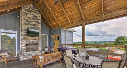 Chic Williamstown Retreat With Pool & Hot Tub!