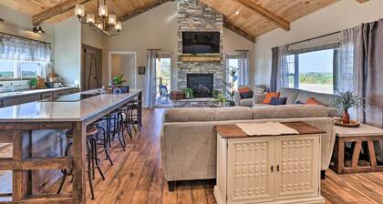 Chic Williamstown Retreat With Pool & Hot Tub!