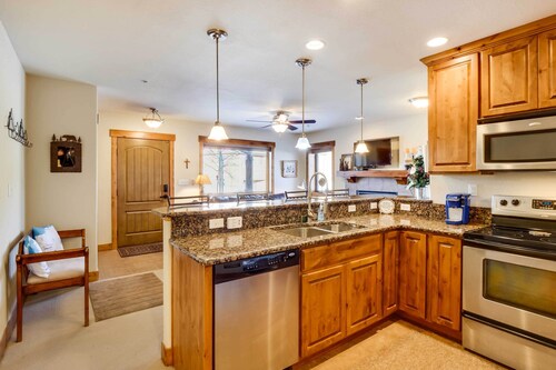 Central Fraser Condo 8 Mi to Winter Park Ski!