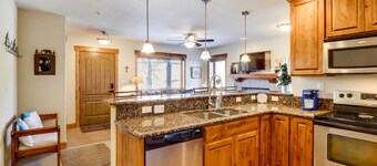 Central Fraser Condo 8 Mi to Winter Park Ski!