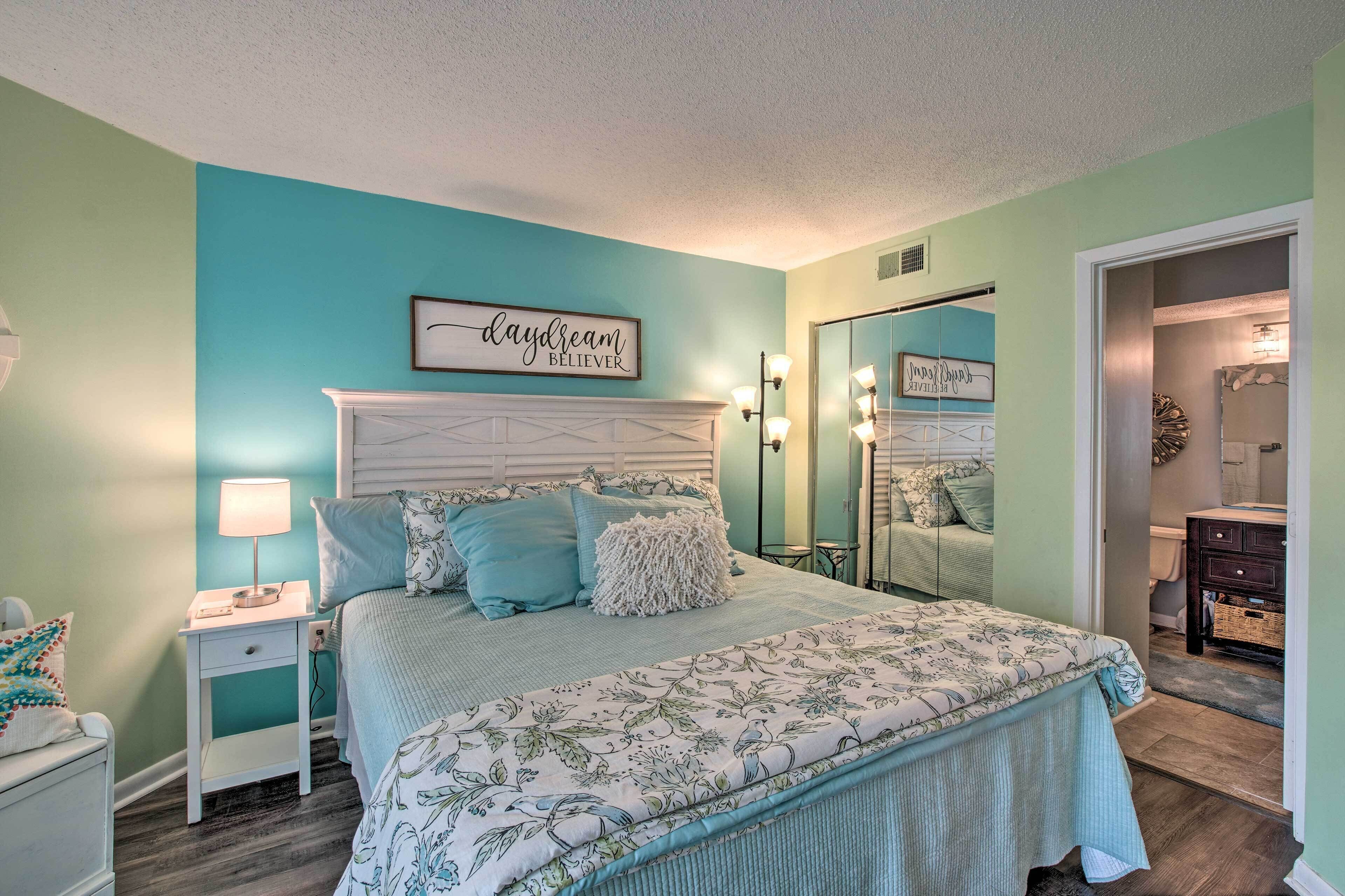 Colorful Beachfront Condo w/ Resort Amenities