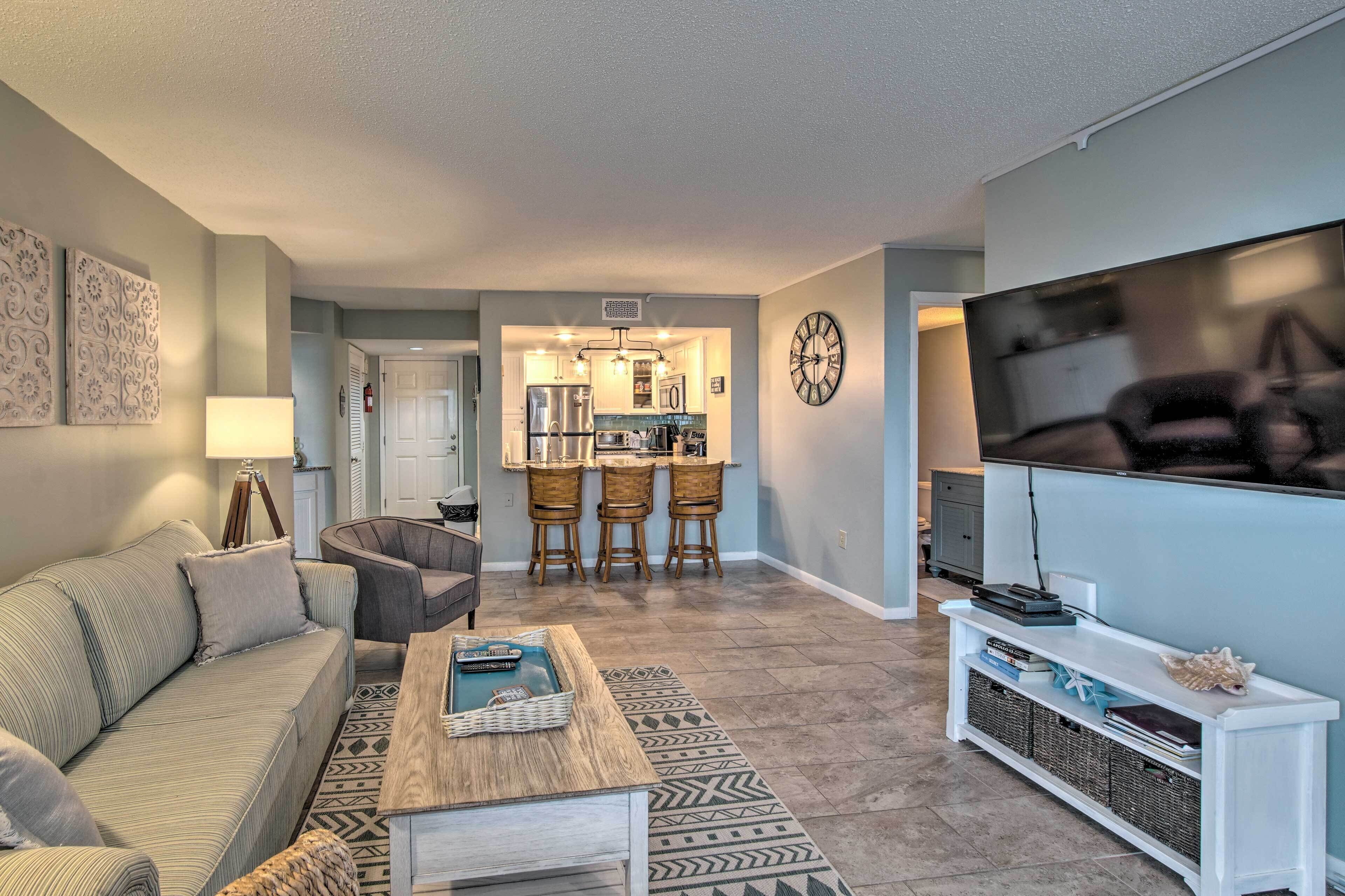 Colorful Beachfront Condo w/ Resort Amenities