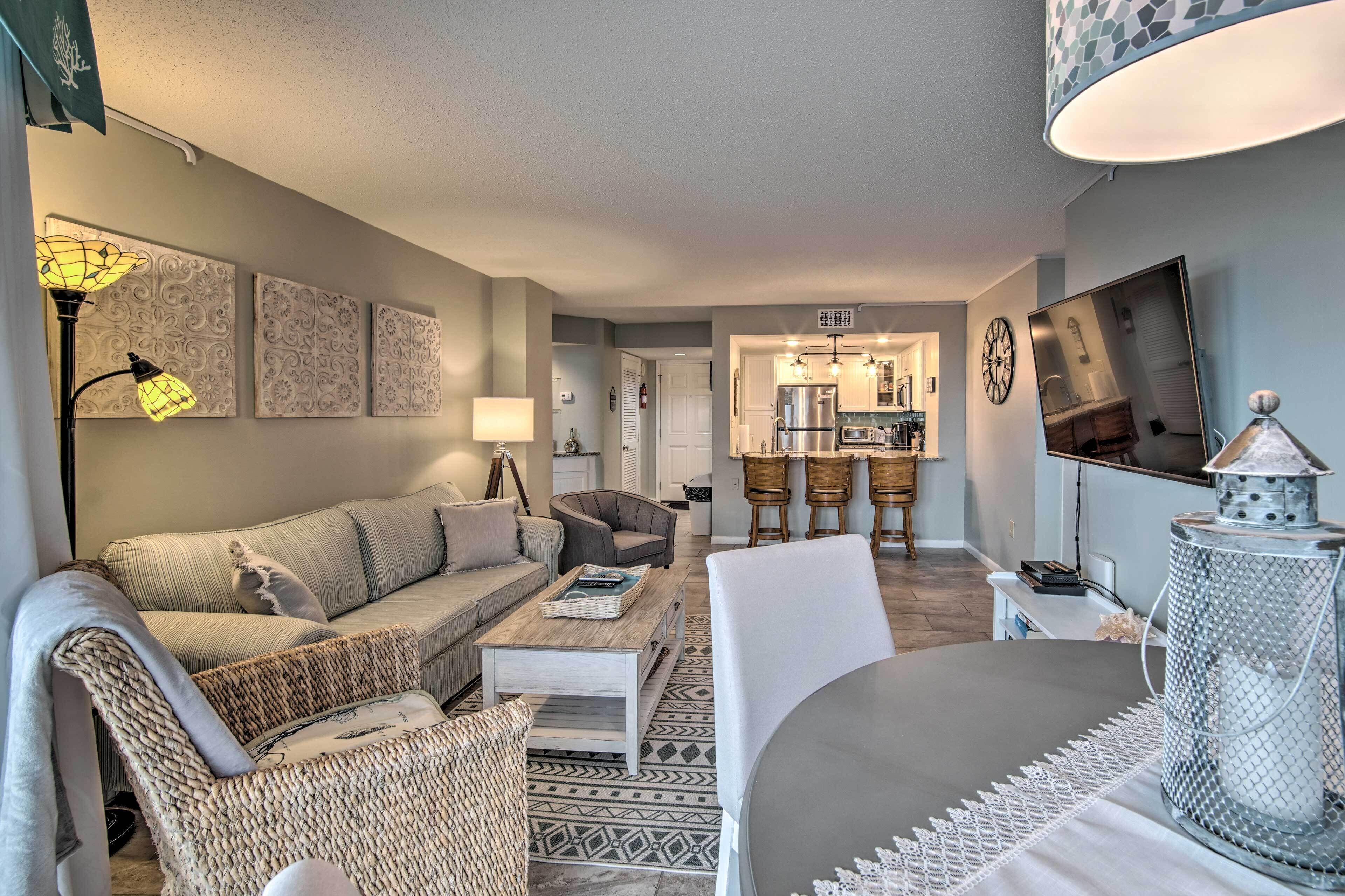 Colorful Beachfront Condo w/ Resort Amenities