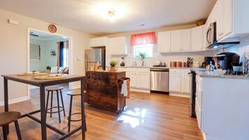 Rumah (3 Bedrooms) | Dapur pribadi | Microwave, oven, kompor, dan mesin pencuci piring