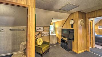 House (6 Bedrooms) | Interior