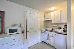 Casa (4 Bedrooms) | Cocina privada | Microondas, horno, placa de cocina y lavavajillas