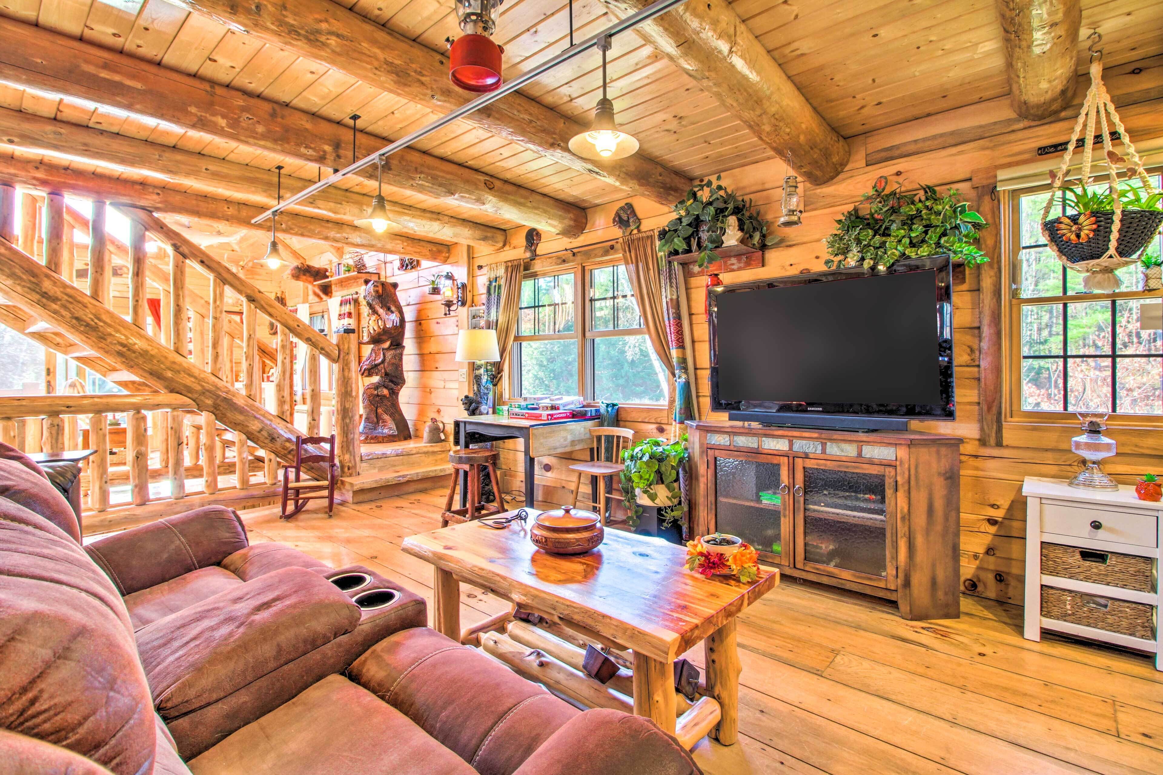 Chic Brandon Cabin w/ Pool, Hot Tub + Sauna!