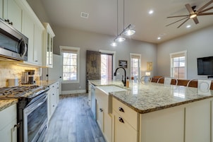 House (3 Bedrooms) | Interior