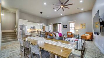 House (3 Bedrooms) | Interior