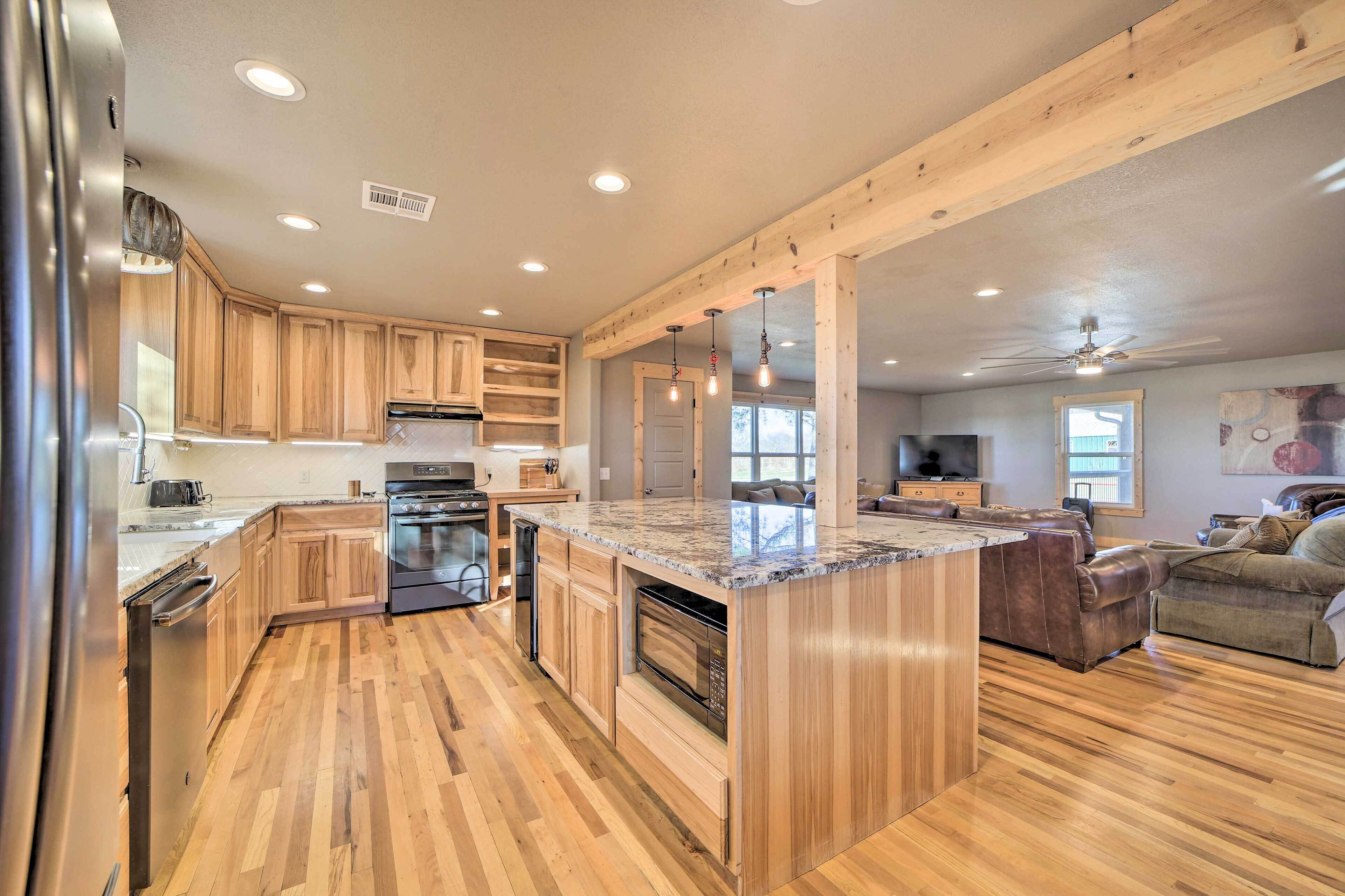 Claremore Country Home w/ Large Yard & Grill!