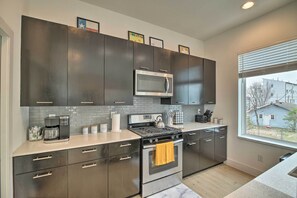 Apartment (3 Bedrooms) | Interior - Downtown Houston Townhome w/ Balcony + Yard! (Houston)