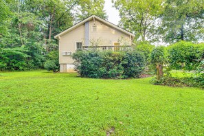 Interior - Hike & Bike On-site: Burgaw Apt - 4 Mi to River (Burgaw)