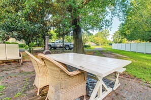 Interior - Hike & Bike On-site: Burgaw Apt - 4 Mi to River (Burgaw)