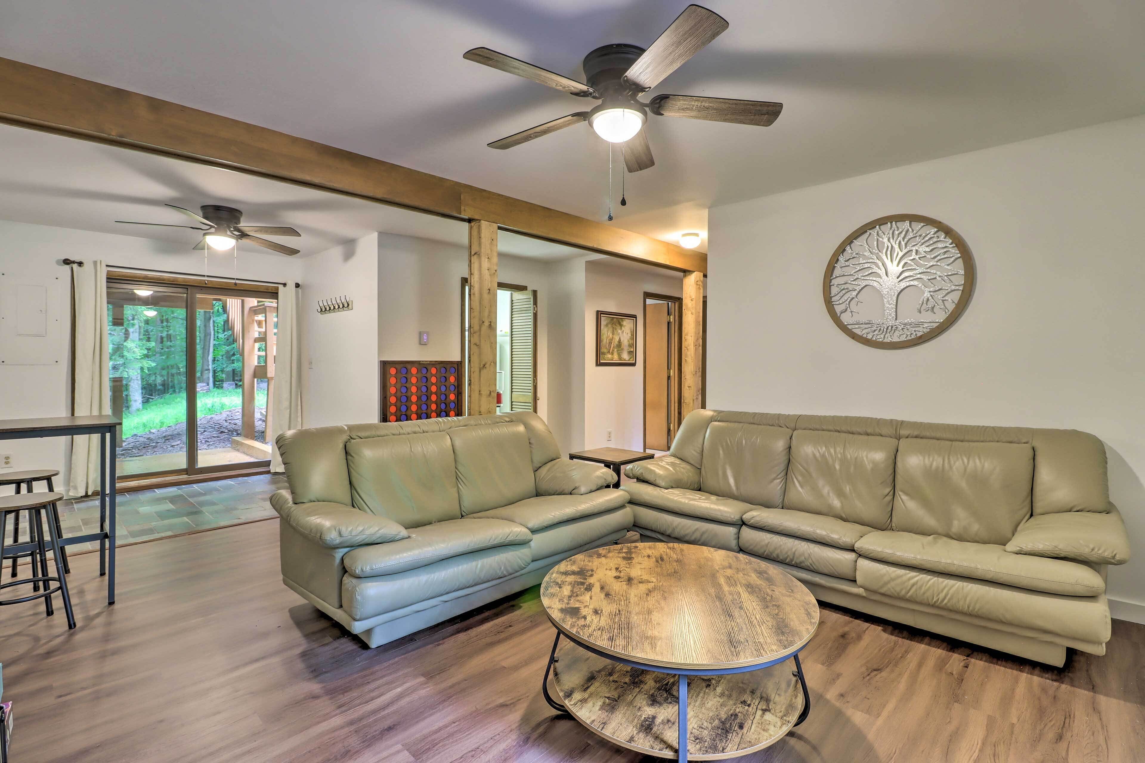 Gorgeous Chalet w/ Deck, Fire Pit & Sunroom!