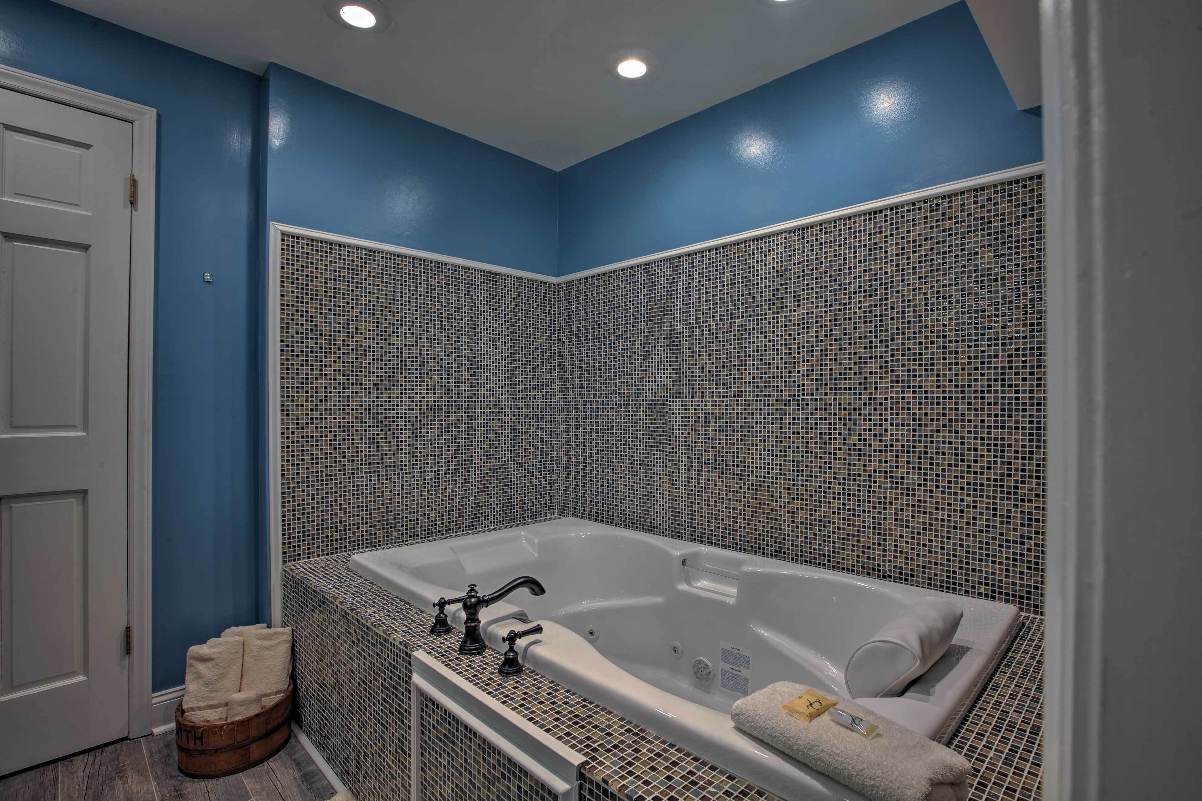 Family-friendly Massanutten Log Home w/ Views!