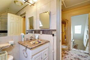 Bathroom - Charming Bay Head Retreat - Half-mi to Beach! (Bay Head)
