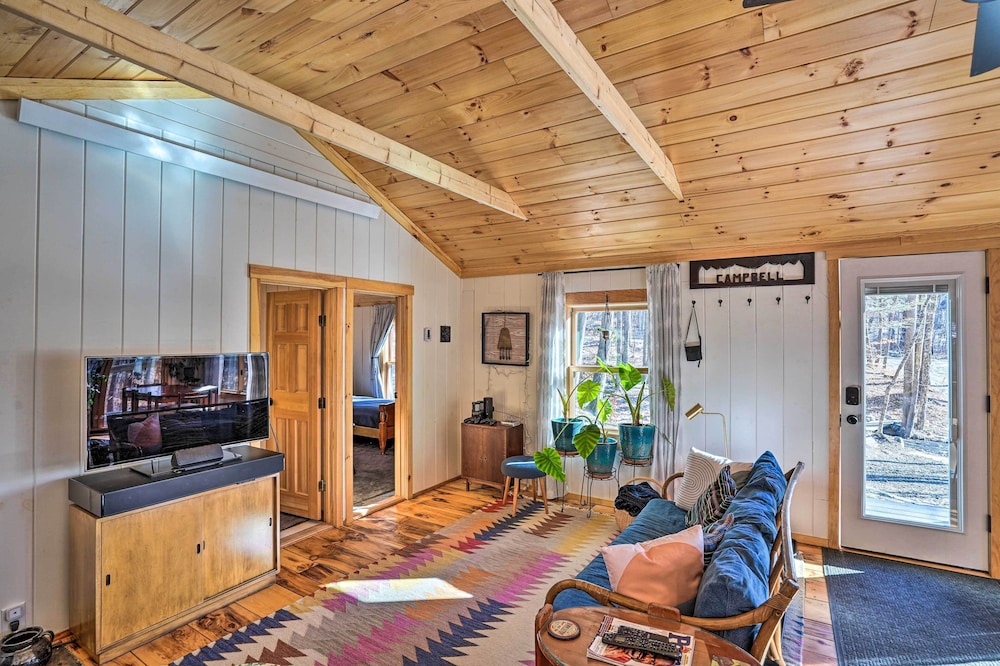 Cozy Falls Brook Cabin: Hike & Swim On-site!