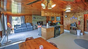 House (2 Bedrooms) | Interior