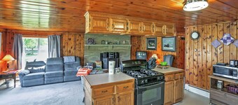 Cozy Lakefront Hale Cabin w/ Access to Boat Ramp!