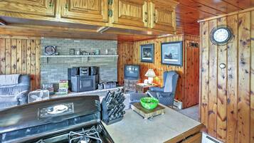 House (2 Bedrooms) | Interior