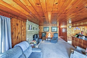 House (2 Bedrooms) | Interior - Cozy Lakefront Hale Cabin w/ Access to Boat Ramp! (Hale)