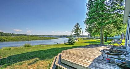 Cozy Lakefront Hale Cabin w/ Access to Boat Ramp!