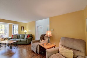 Interior - Bellaire Ski Escape ~ 1 Mi to Schuss Mountain! (Bellaire)
