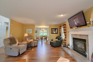 Interior - Bellaire Ski Escape ~ 1 Mi to Schuss Mountain! (Bellaire)