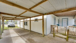 Property grounds - Convenient Vacation Rental in Aransas Pass! (Aransas Pass)