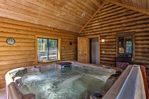 House (6 Bedrooms) | Interior