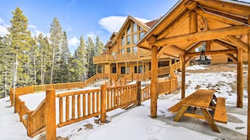 House (6 Bedrooms) | Interior