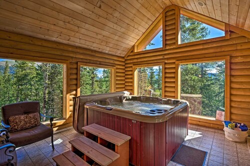 Expansive Alma Cabin w/ Hot Tub & Mountain Views!
