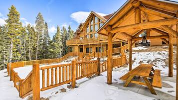 House (6 Bedrooms) | Interior